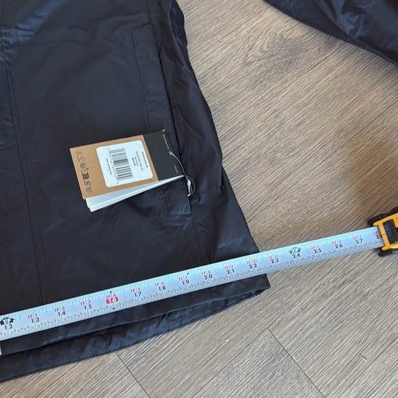 The North Face The dryvent rain jacket / windbreaker - Men’s Medium - Black - Picture 11 of 11